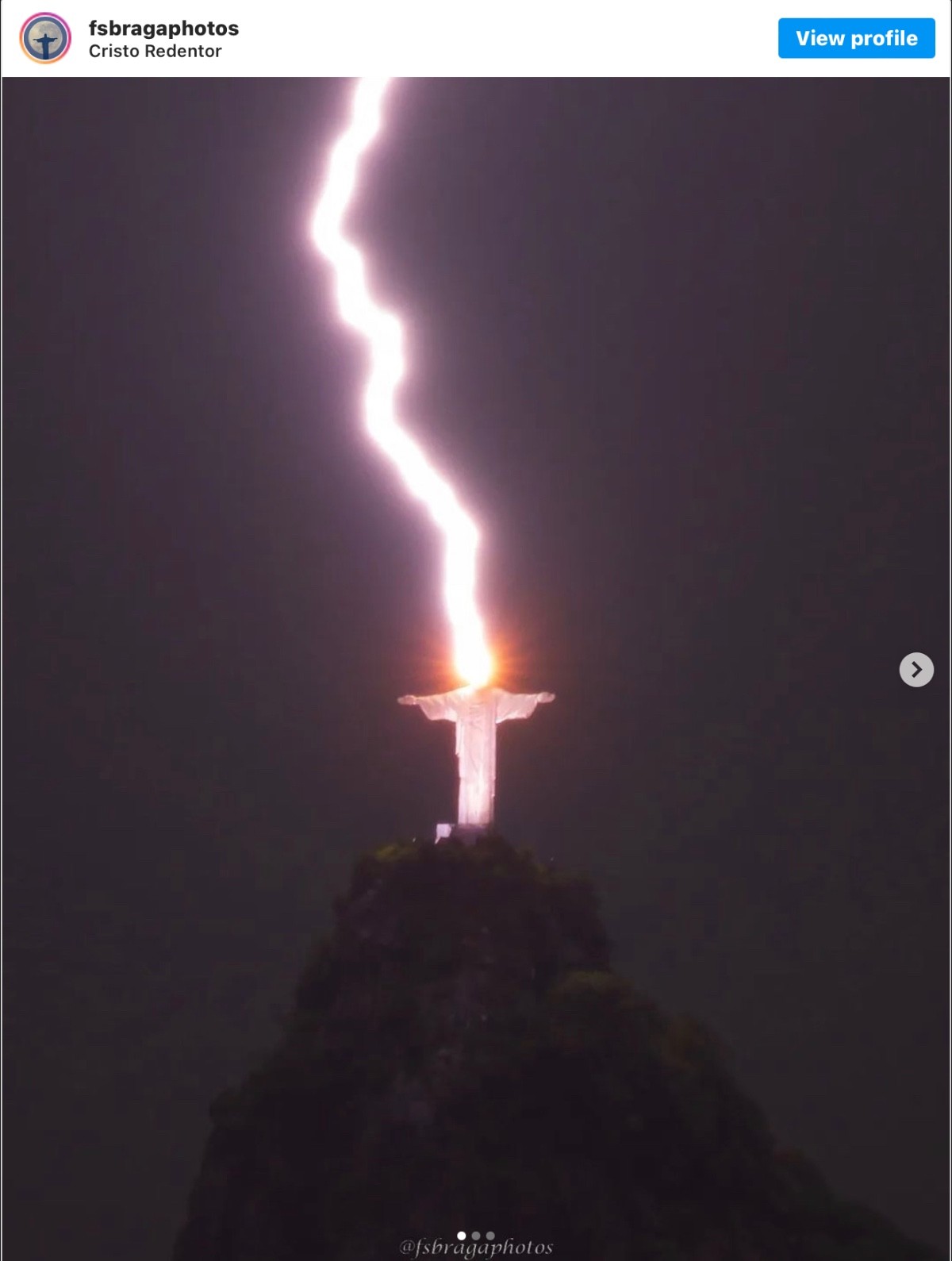 Holy Moly Camera Catches Christ The Redeemer Being Struck By Li 