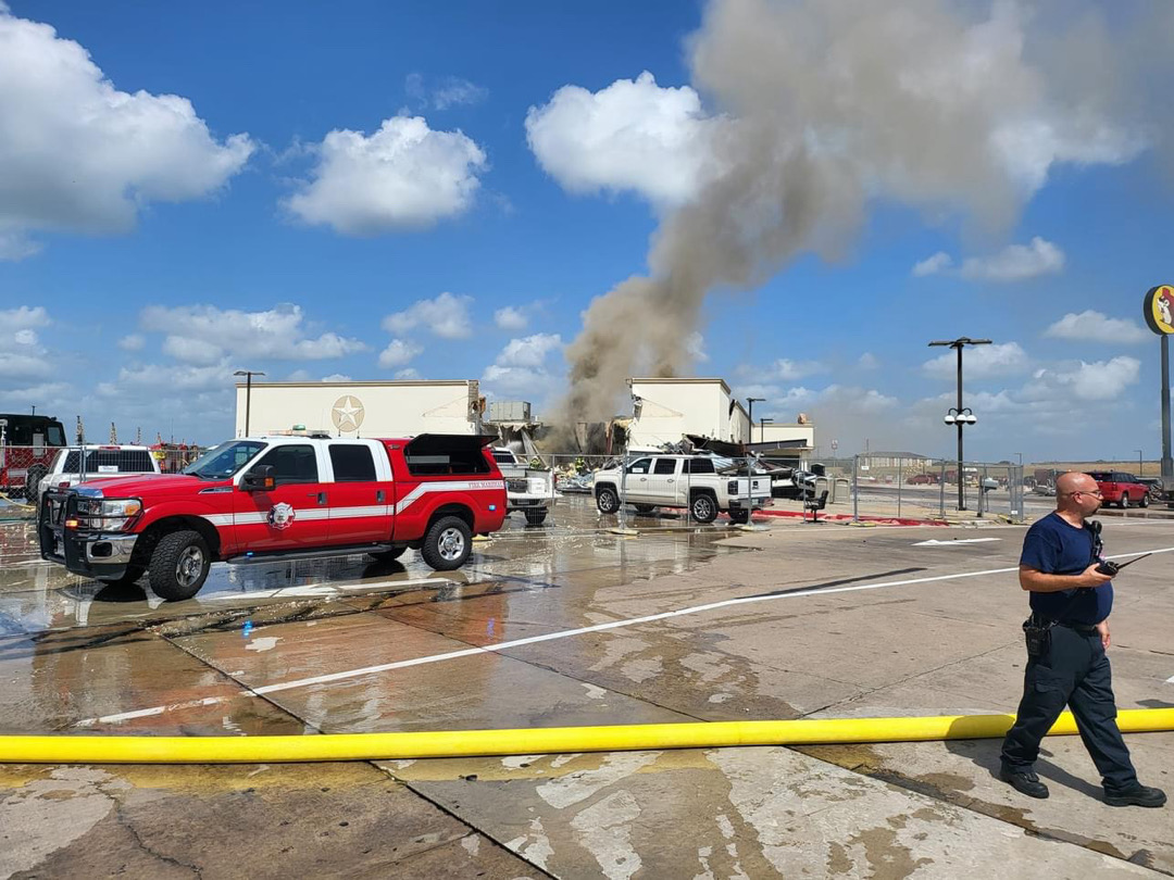 Old Buc-ee's in Luling is on fire. The new location is not but n